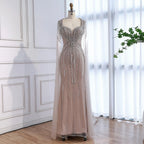 Luxuriöses, perlenbesetztes Abendkleid in Karamell mit Cape LA72992A