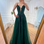 Luxuriöses salbeigrünes A-Linien-Abschlussballkleid aus Spitze mit Spaghettiträgern