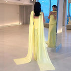 Vestido de noche de sirena de chifón amarillo de lujo con capa LA73007