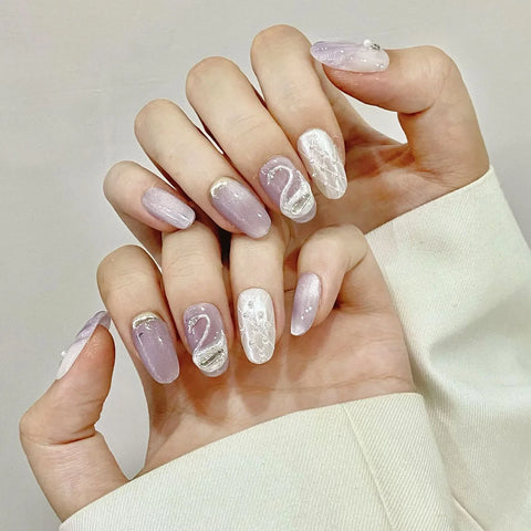 10 Stück handgefertigte künstliche Nägel im Meerjungfrauen-Stil, kurz, mandelglänzend, Katzenauge, zum Aufdrücken der Nägel mit 3D-Schwanen-Designs, lila, französische falsche Nagelspitzen 