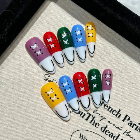 10 Stück handgefertigte blaue mandelförmige künstliche Nagelspitzen, handbemalte Canvas-Schuhdesigns, zum Aufdrücken der Nägel, französischer Stil, kreative falsche Nägel 