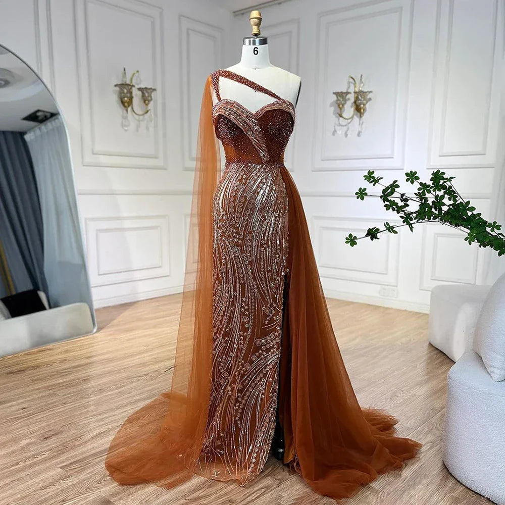 Vestido de noche de sirena de lujo verde con un hombro y capa
