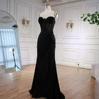 Schwarzes, elegantes Ballkleid mit Spaghettiträgern und Perlenverzierungen