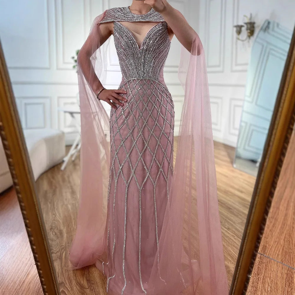 Vestido de Noche de Lujo Color Nude de Sirena con Cuentas y Capa