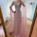 Vestido de Noche de Lujo Color Nude de Sirena con Cuentas y Capa