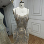 Luxuriöses nudefarbenes Meerjungfrauen-Abendkleid mit Kristallquasten