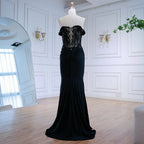 Elegantes schwarzes schulterfreies Spitzen-Ballkleid