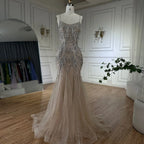 Luxuriöses nudefarbenes Meerjungfrauen-Abendkleid mit Kristallquasten