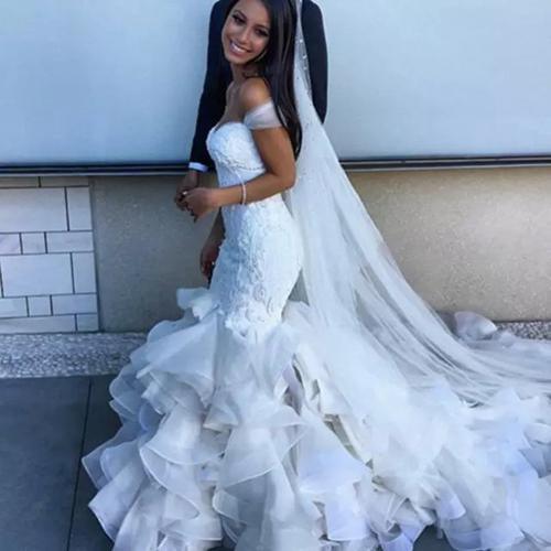 Vestido de novia NumberSea blanco con escote corazón, corte sirena y volantes, hombros descubiertos, MW157