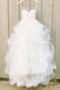 Vestido de novia económico con escote corazón y tirantes finos en blanco de NumberSea, MW219 
