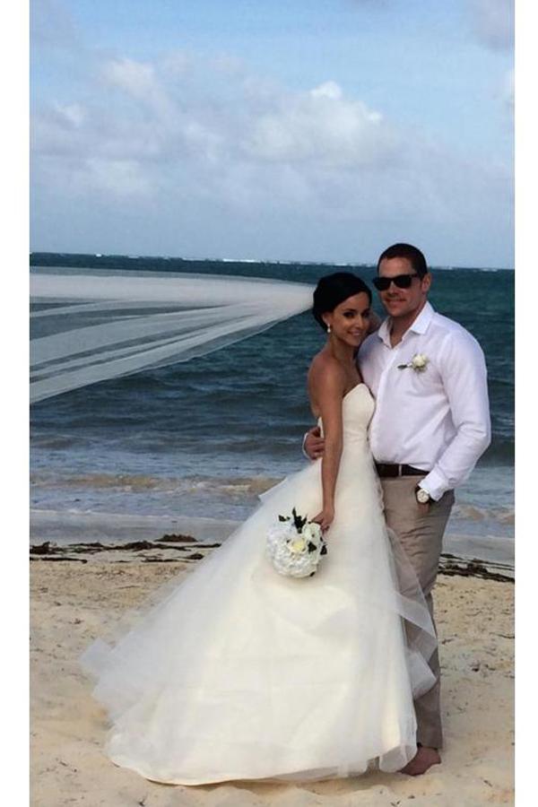 Vestido de novia económico NumberSea blanco sencillo con escote corazón, sin tirantes, con volantes y espalda descubierta, MW228 