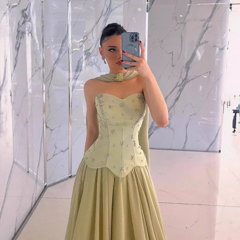 Elegante vestido de noche de chifón color verde salvia corte A