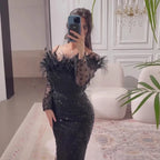 Luxuriöses grünes Abendkleid mit langen Ärmeln, Federn und Perlen aus Dubai