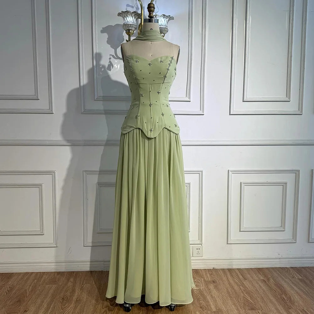 Elegante vestido de noche de chifón color verde salvia corte A