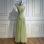 Elegante vestido de noche de chifón color verde salvia corte A
