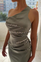 Vestido de fiesta de sirena sin mangas con un solo hombro de color salvia