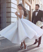 Vestido de novia corto NumberSea de satén, corte A, escote en V, tirantes finos y apliques, MW514