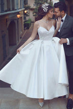 Vestido de novia corto NumberSea de satén, corte A, escote en V, tirantes finos y apliques, MW514