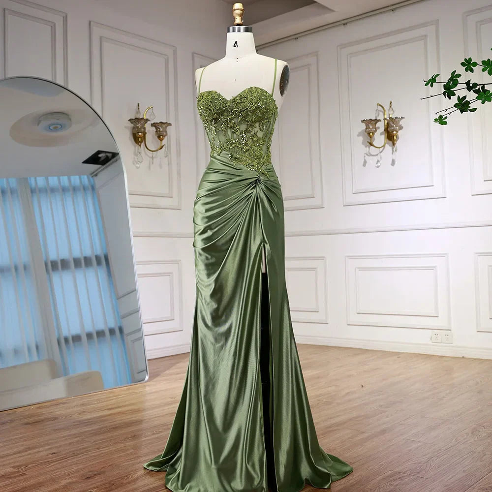 Luxuriöses salbeigrünes Satin-Ballkleid mit Schlitz LA73032