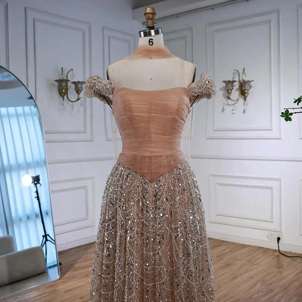 Luxuriöses arabisches Abendkleid mit Cape und rosa Perlenstickerei