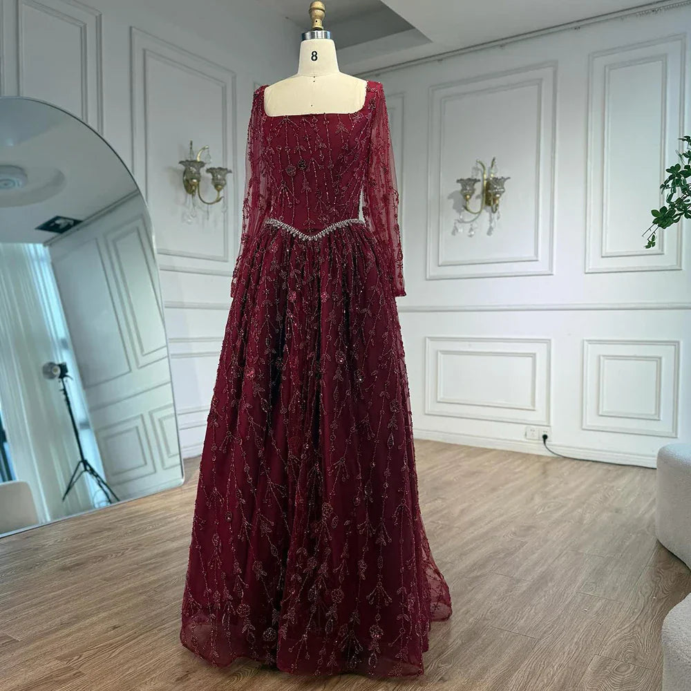 Luxuriöses salbeigrünes Abendkleid mit Perlen und langen Ärmeln
