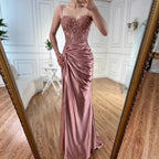 Luxuriöses salbeigrünes Satin-Ballkleid mit Schlitz LA73032