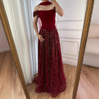 Luxuriöses arabisches Abendkleid mit Cape und rosa Perlenstickerei