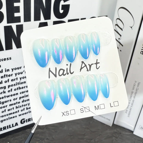 10 Stück einfarbige handgemachte Drucknägel, Gadient Aurora Blue, kurze, mandelförmige künstliche Nägel, einfache, sommerfrische künstliche Nagelflecken 