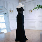 Elegantes schwarzes schulterfreies Spitzen-Ballkleid