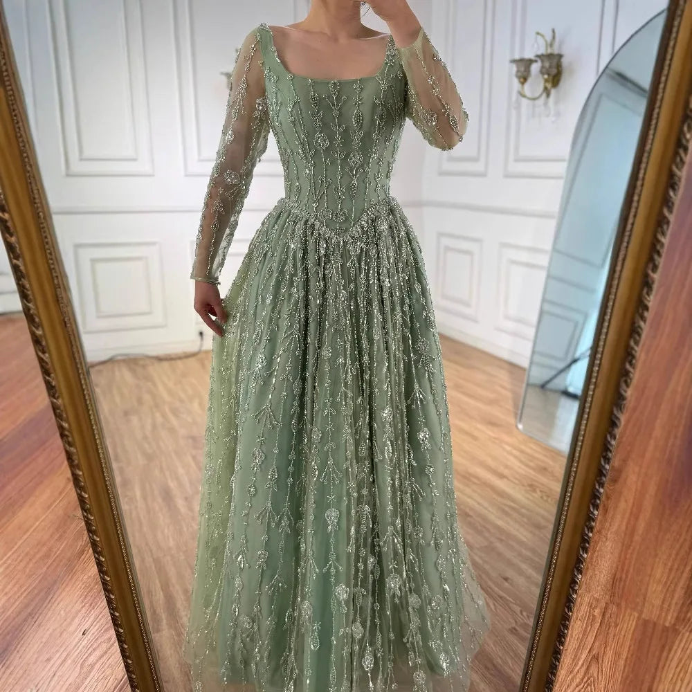 Luxuriöses salbeigrünes Abendkleid mit Perlen und langen Ärmeln