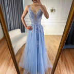 Luxuriöses salbeigrünes A-Linien-Abschlussballkleid aus Spitze mit Spaghettiträgern