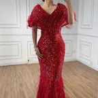 Luxuriöses arabisches Meerjungfrauen-Abendkleid in Rot mit Federn und Perlenbesatz