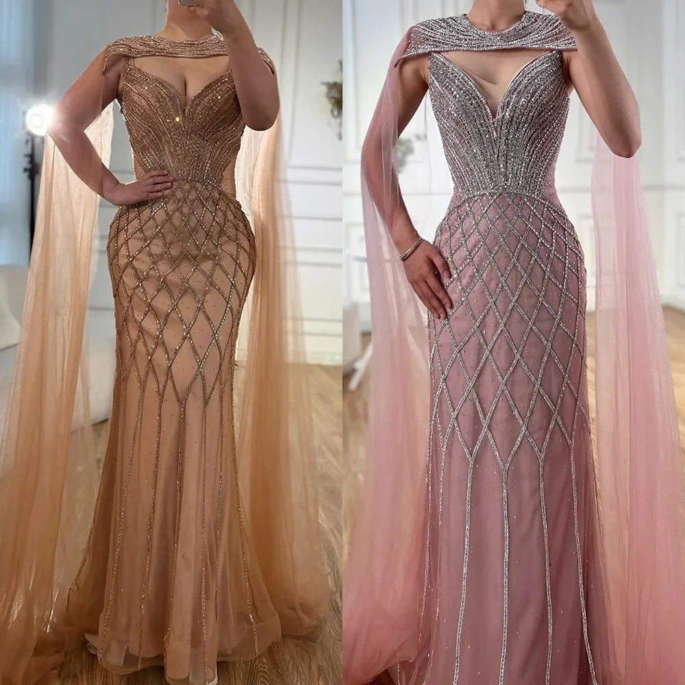 Vestido de Noche de Lujo Color Nude de Sirena con Cuentas y Capa