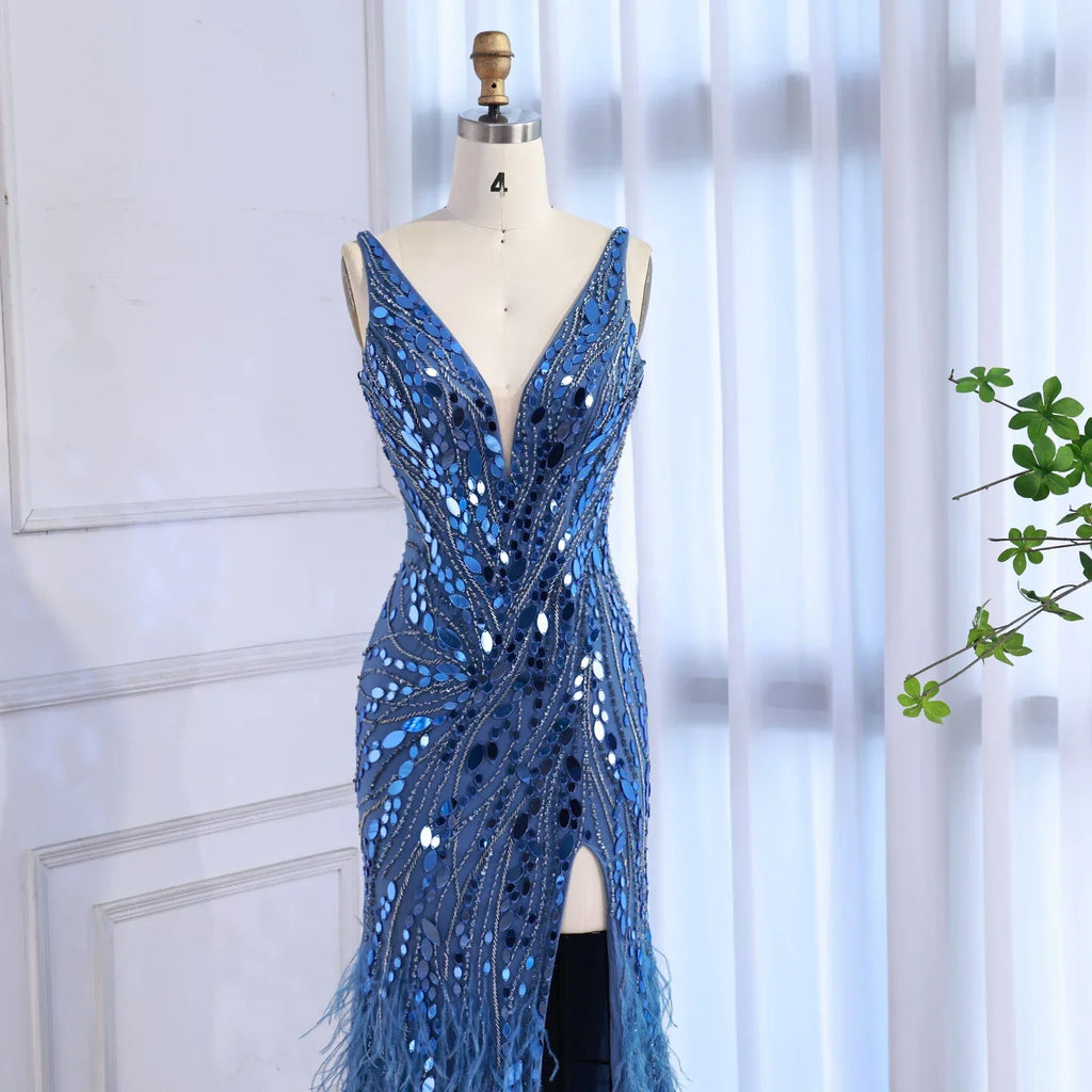 Luxuriöses blaues, perlenbesetztes Feder-Meerjungfrauen-Abendkleid