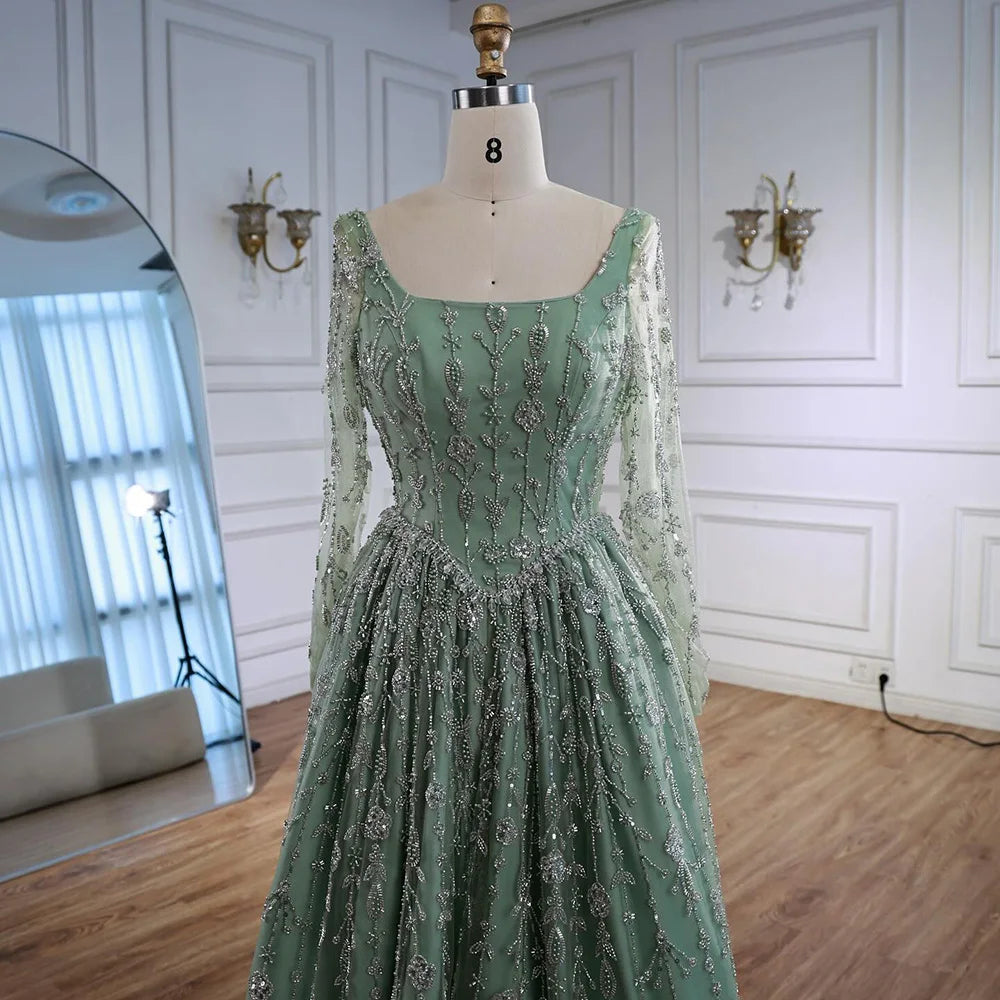 Luxuriöses salbeigrünes Abendkleid mit Perlen und langen Ärmeln