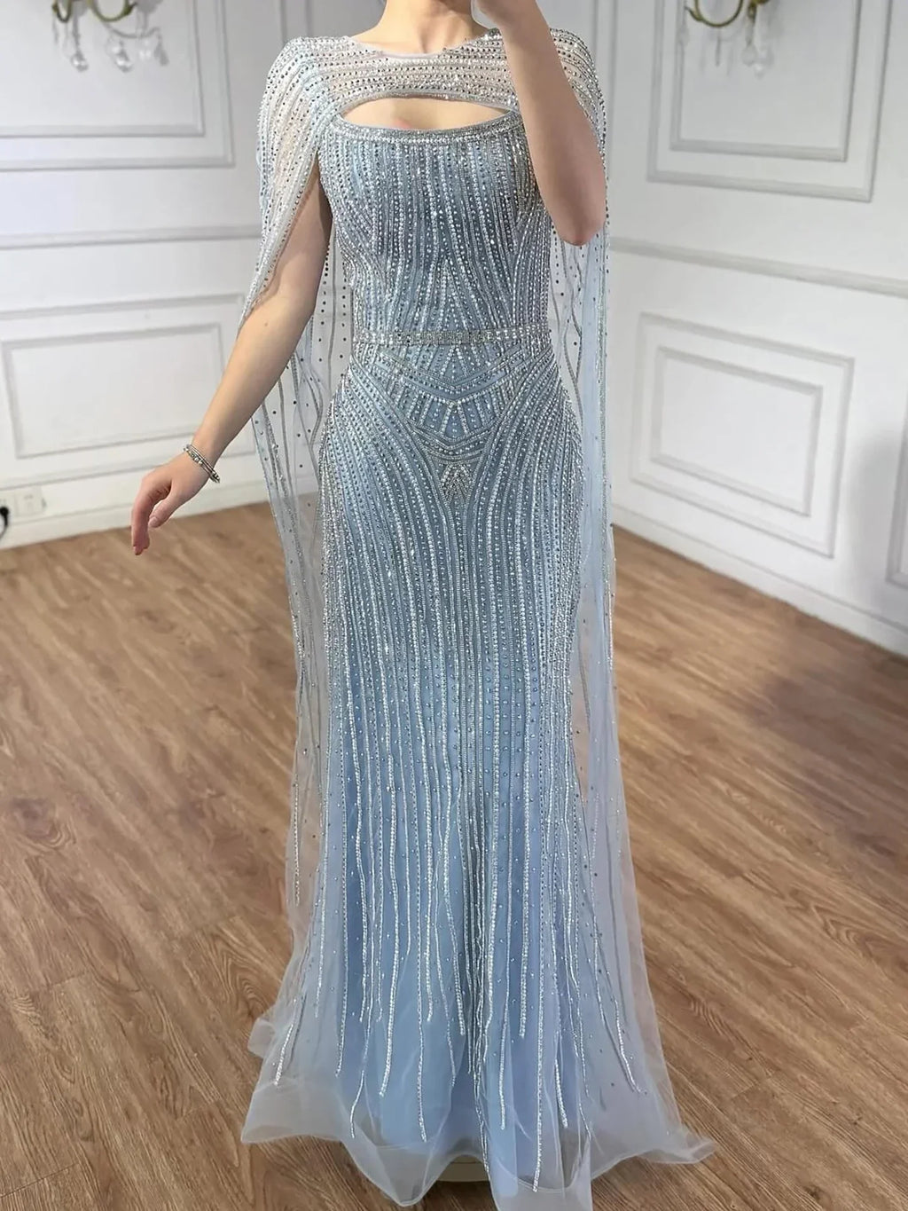 Vestido de Noche de Lujo Azul Diamante con Capa