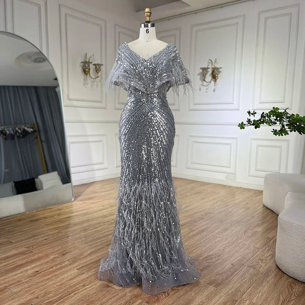 Luxuriöses arabisches Meerjungfrauen-Abendkleid in Rot mit Federn und Perlenbesatz