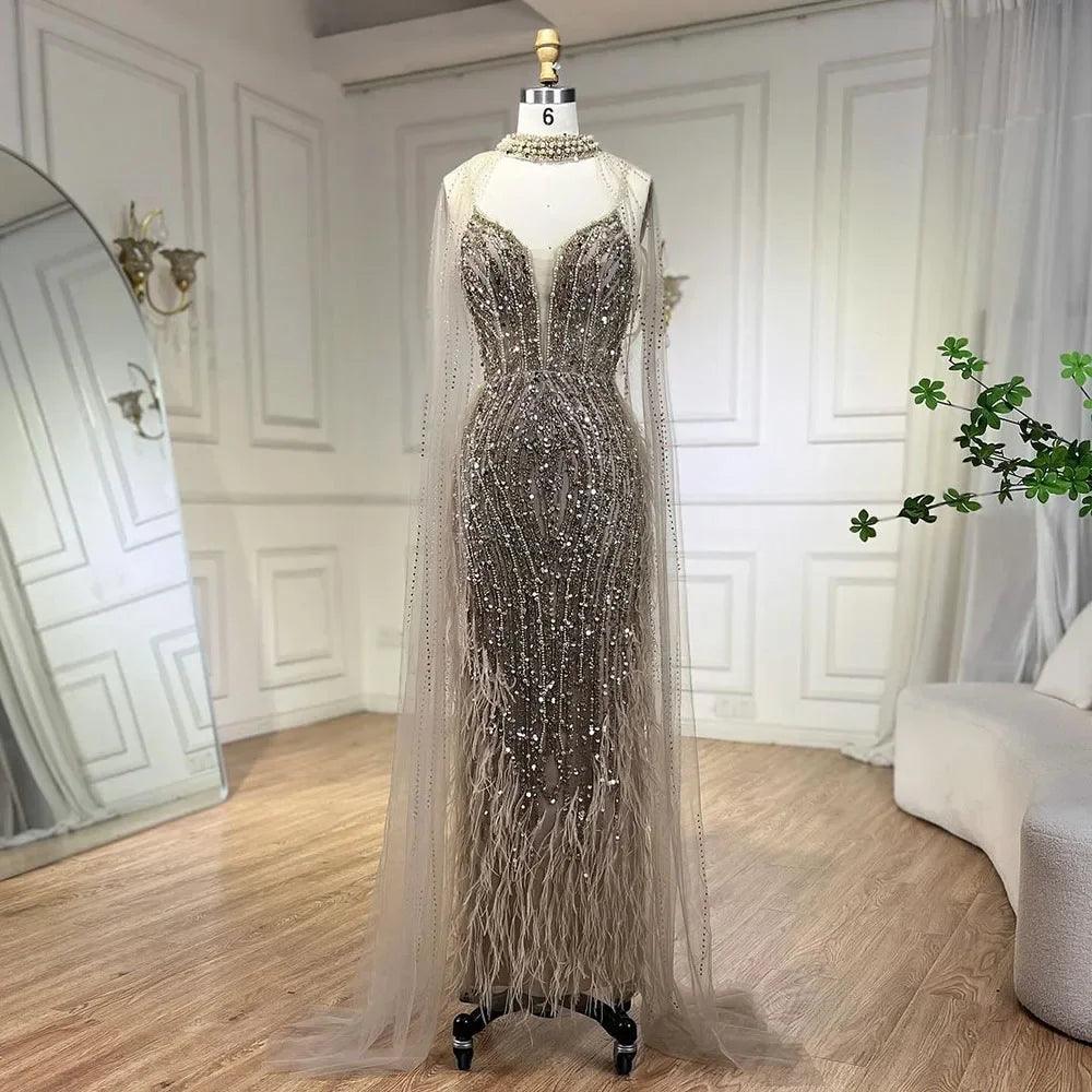 Serene Hill 2024 Weißes, nacktes Meerjungfrauen-Hochzeitskleid mit Perlen und Federn, luxuriöse Partykleider mit Cape-Ärmeln LA72047A 