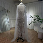 Serene Hill 2024 Weißes, nacktes Meerjungfrauen-Hochzeitskleid mit Perlen und Federn, luxuriöse Partykleider mit Cape-Ärmeln LA72047A 