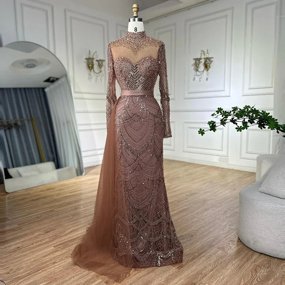 Luxuriöses braunes Meerjungfrauen-Abendkleid mit seitlichem Überrock