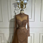 Luxuriöses braunes Meerjungfrauen-Abendkleid mit seitlichem Überrock