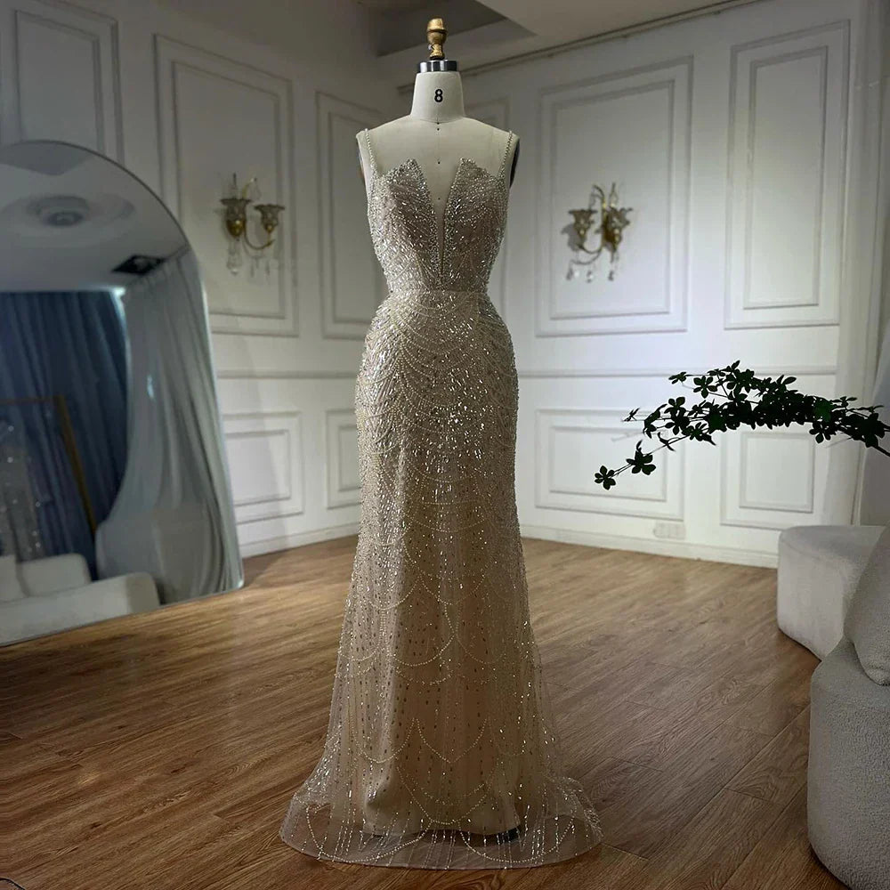 Luxuriöses Abendkleid Nude Perlen Bestickte Robe mit Tüllschleppe