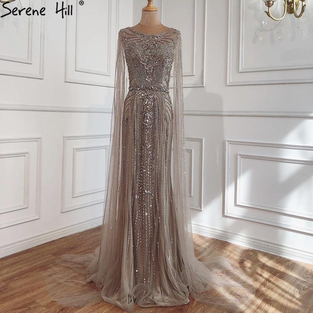 Serene Hill Braun Meerjungfrau Elegante 2024 Mit Cape Ärmeln Perlen Luxus Abendkleider Kleider Für Frauen Party LA70638 