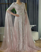 Luxuriöses Dubai Karamell A-Linien-Abendkleid mit Perlenstickerei und Cape-Ärmeln