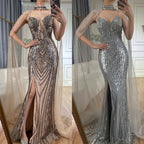 Luxuriöses Dubai Schwarzes Nude Perlenbesetztes Spaghettiträger Abendkleid mit langer Umhang für formelle Anlässe