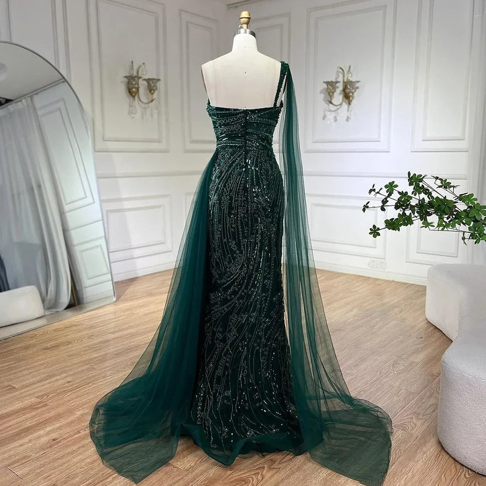 Vestido de noche de sirena de lujo verde con un hombro y capa
