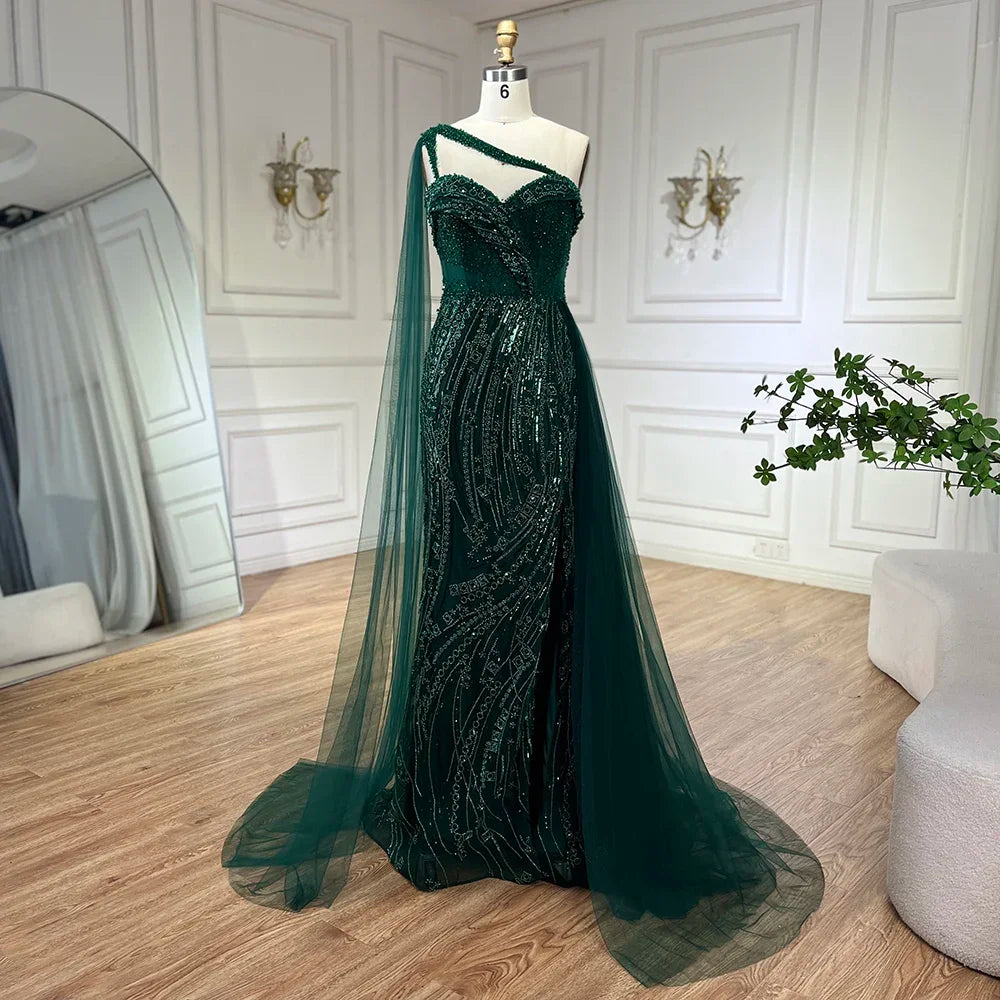 Vestido de noche de sirena de lujo verde con un hombro y capa