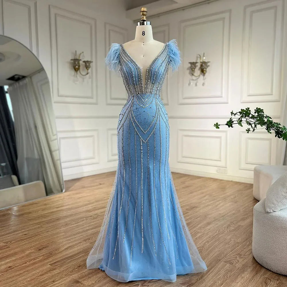 Luxuriöses Meerjungfrauen-Abendkleid in Dubai-Blau mit Perlen und Federn