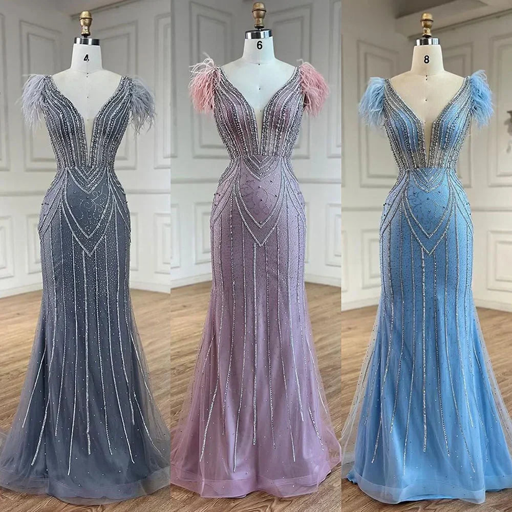 Luxuriöses Meerjungfrauen-Abendkleid in Dubai-Blau mit Perlen und Federn