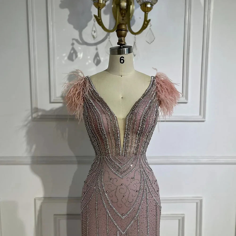Luxuriöses Meerjungfrauen-Abendkleid in Dubai-Blau mit Perlen und Federn